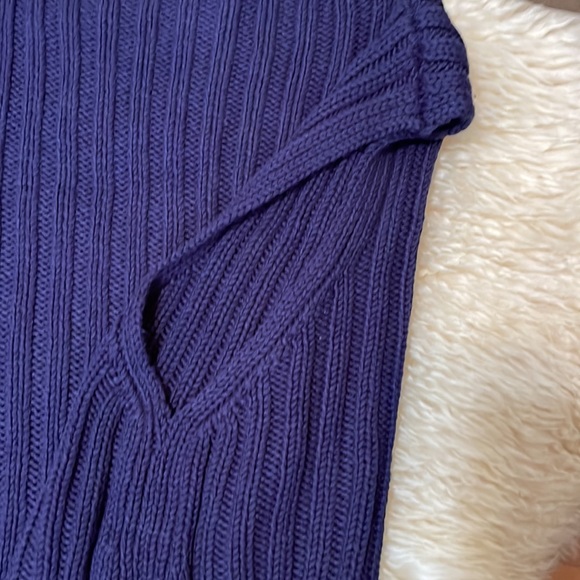 Jennifer Lopez Navy Sleeveless Knit Sweater/ Side Tie Feature & Gold Hardware 2X - Picture 6 of 9